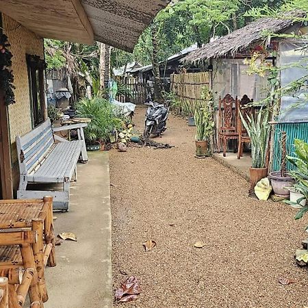 Rovi Homestay Coron Exterior photo